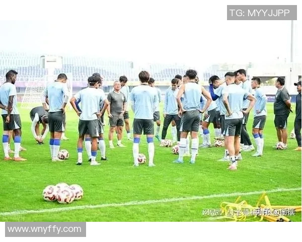 大龄球星在足球场上的蜕变与坚守 经验与技术成就新高峰